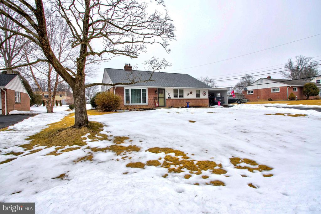 Photo of 825 Robin Road, LANCASTER, PA 17601 (MLS # PALA2083164)