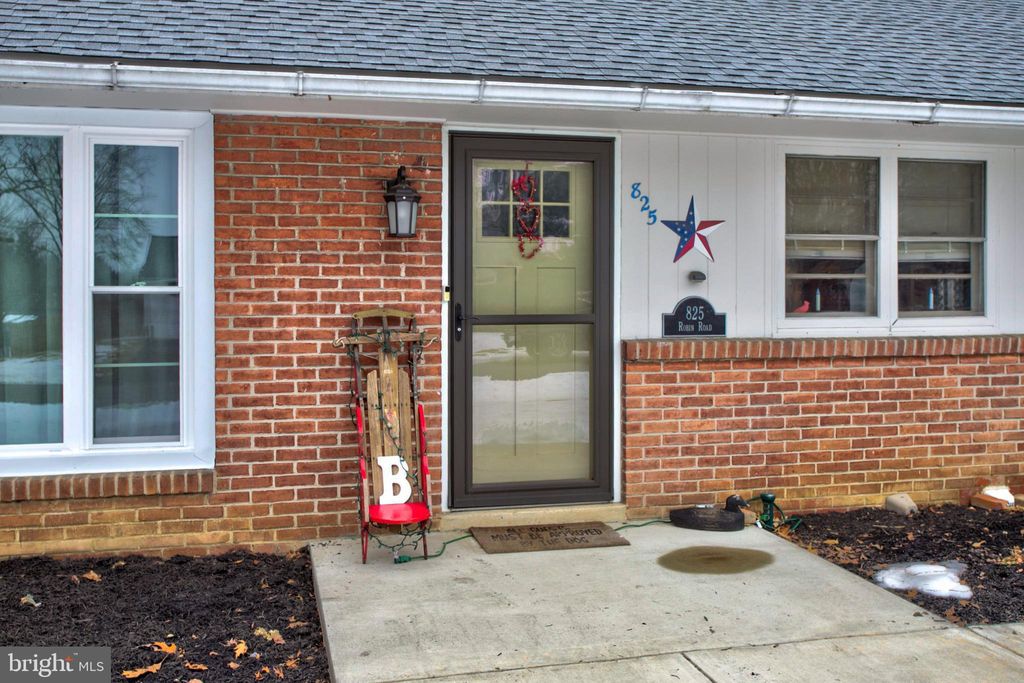 Photo of 825 Robin Road, LANCASTER, PA 17601 (MLS # PALA2083164)