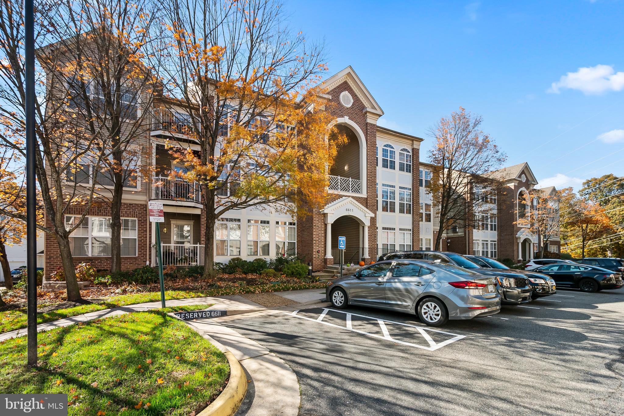 6611 NETTIES LANE 24L