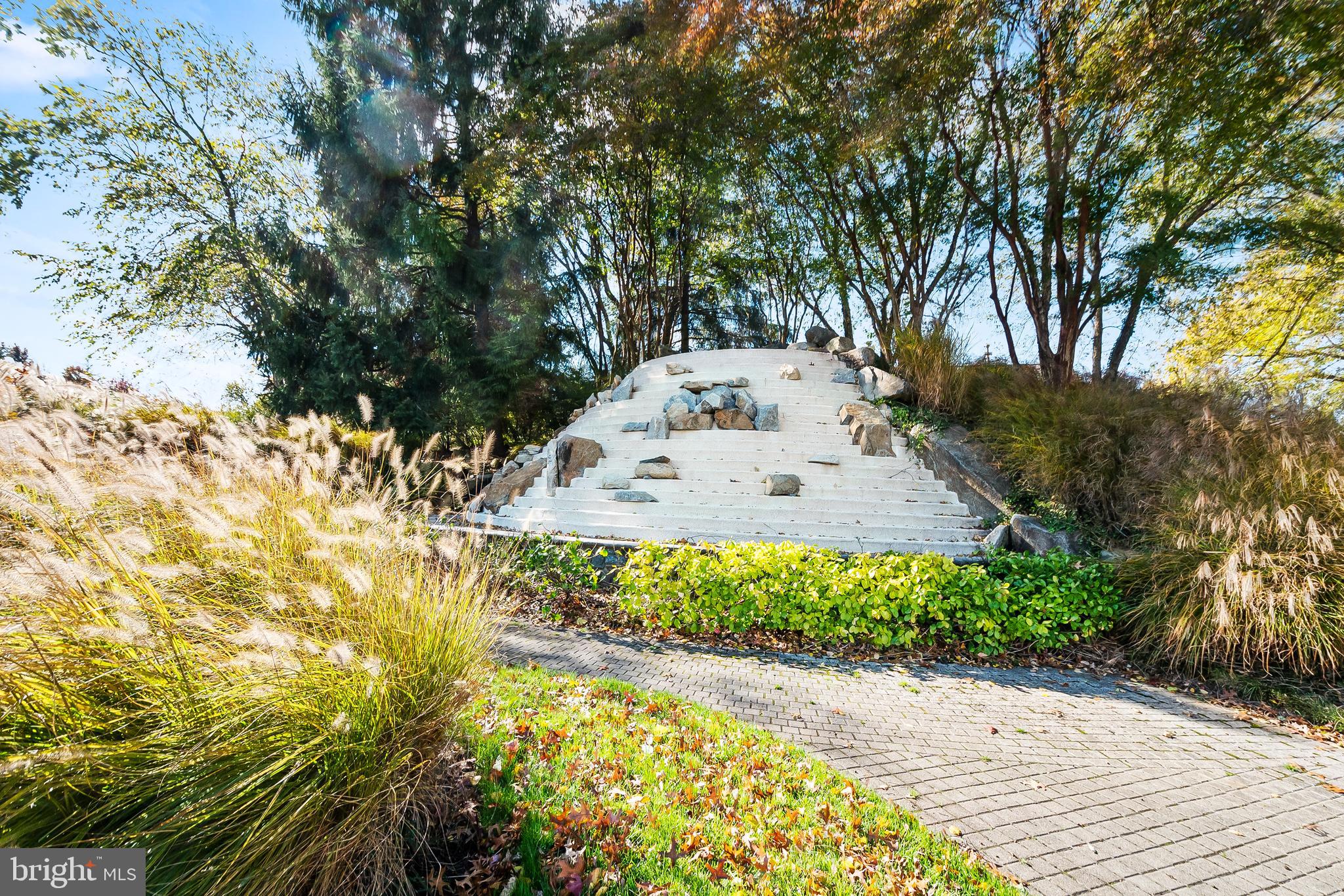 6611 NETTIES LANE 24L