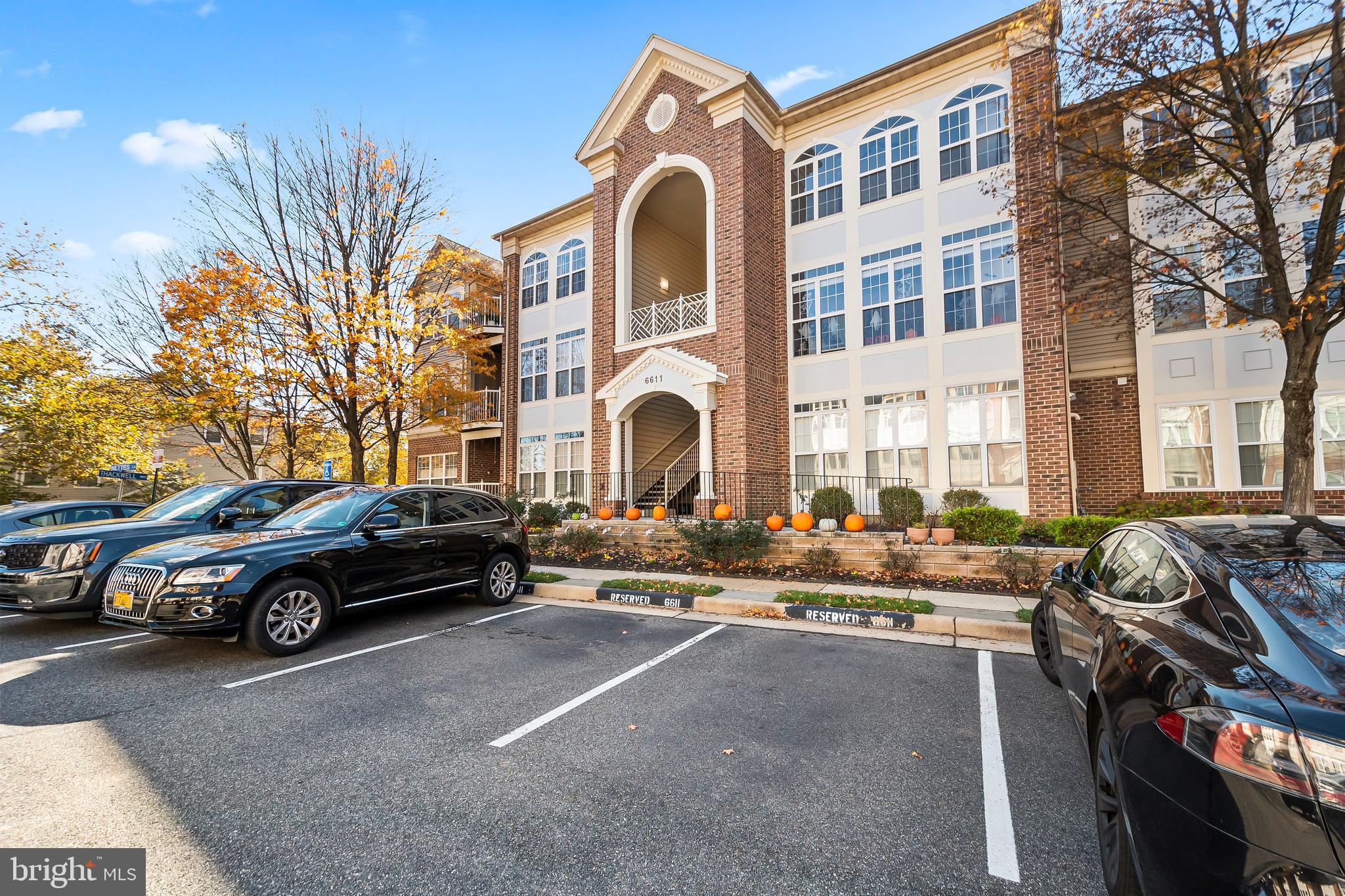 6611 NETTIES LANE 24L