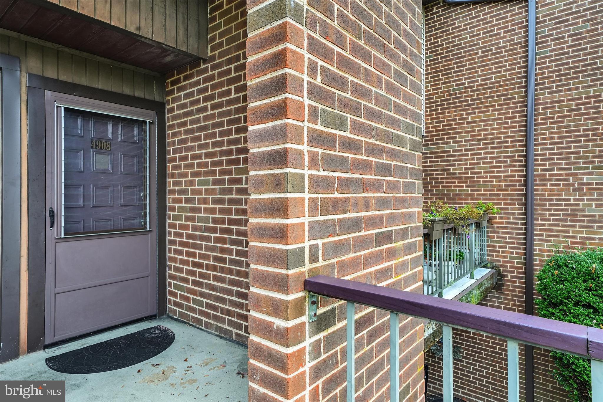 4908 W BRIGANTINE COURT