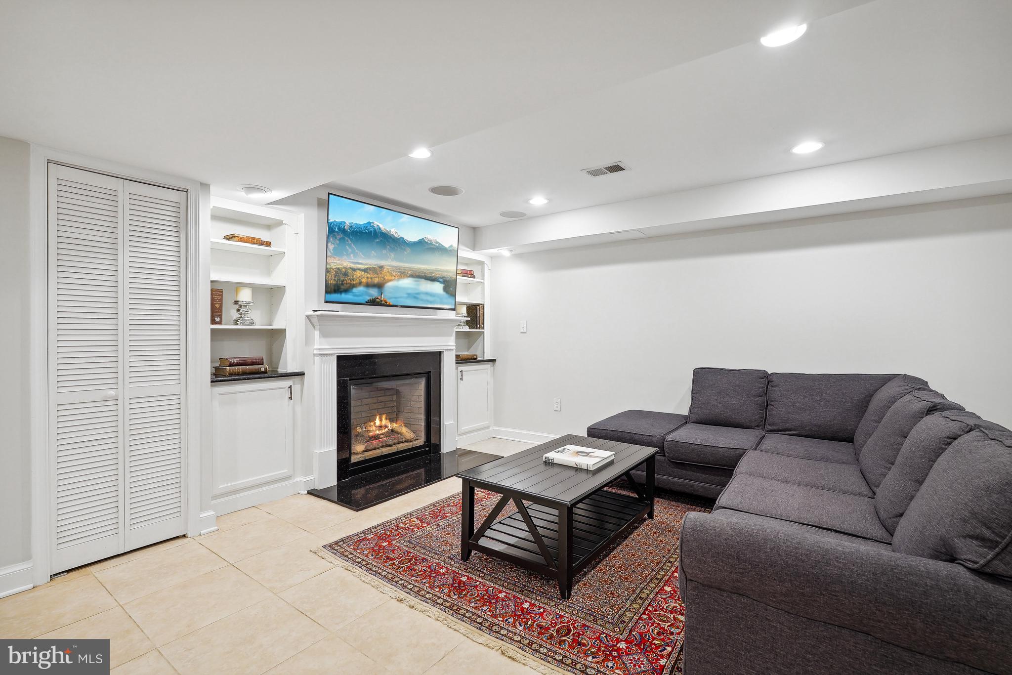 CHEVY CHASE VILLAGE - Residential