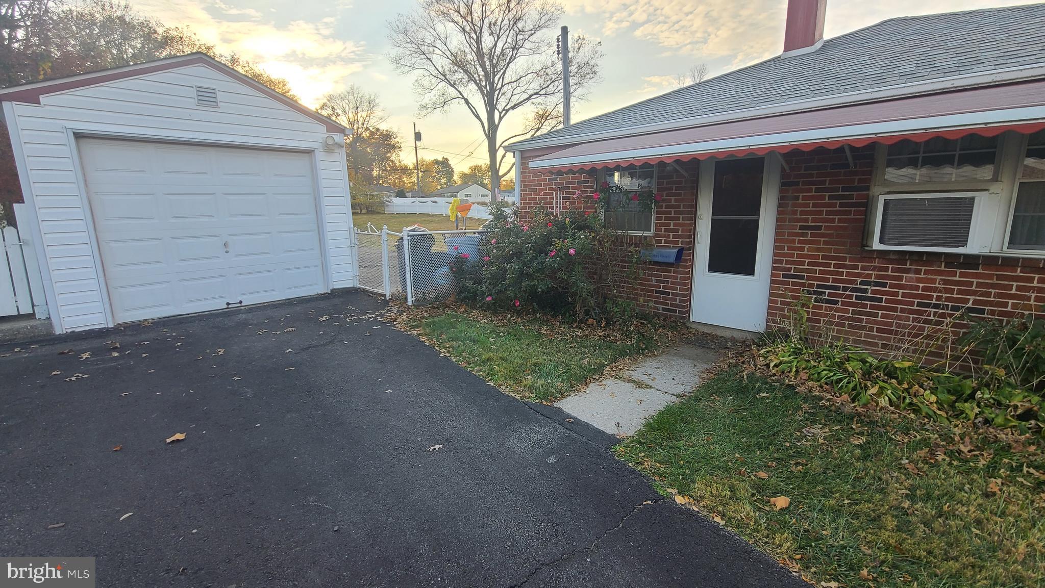 PLYMOUTH VALLEY - Residential