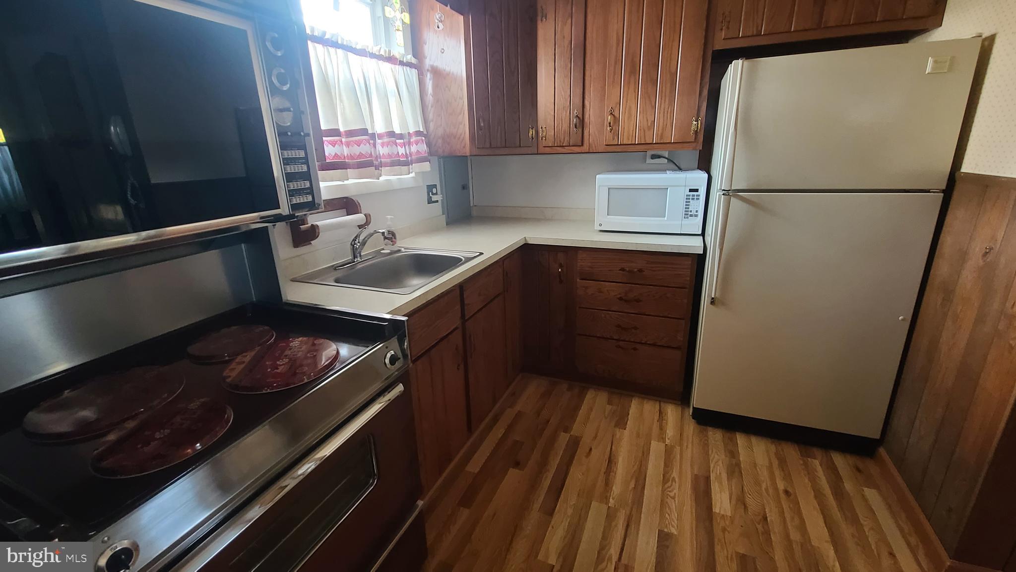 PLYMOUTH VALLEY - Residential