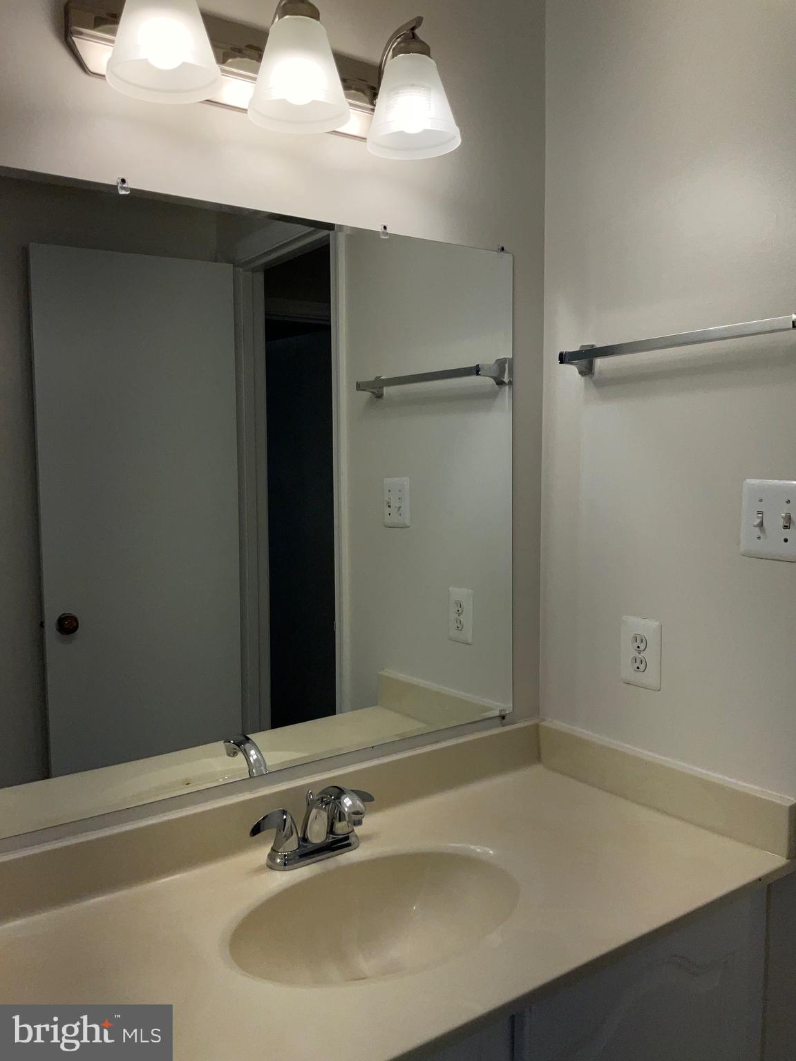 OLD GEORGETOWN VILLAGE - Residential Lease