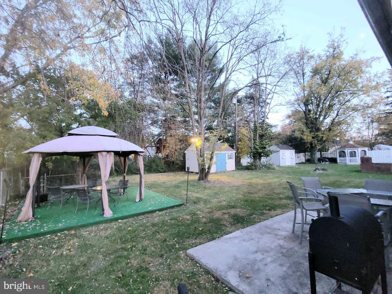 WILLIAMSBURG - Residential