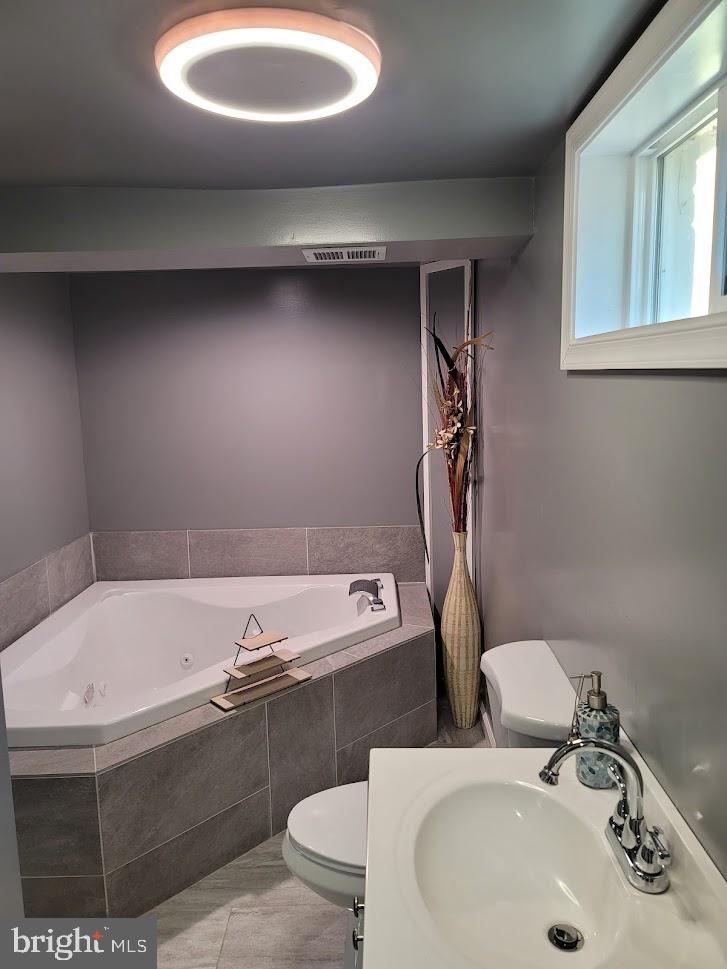 WILLIAMSBURG - Residential