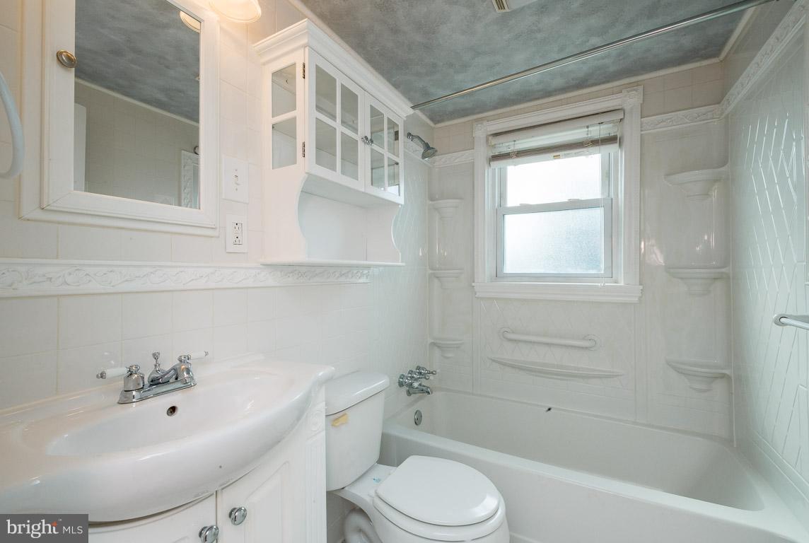 HAWTHORNE - Residential Lease