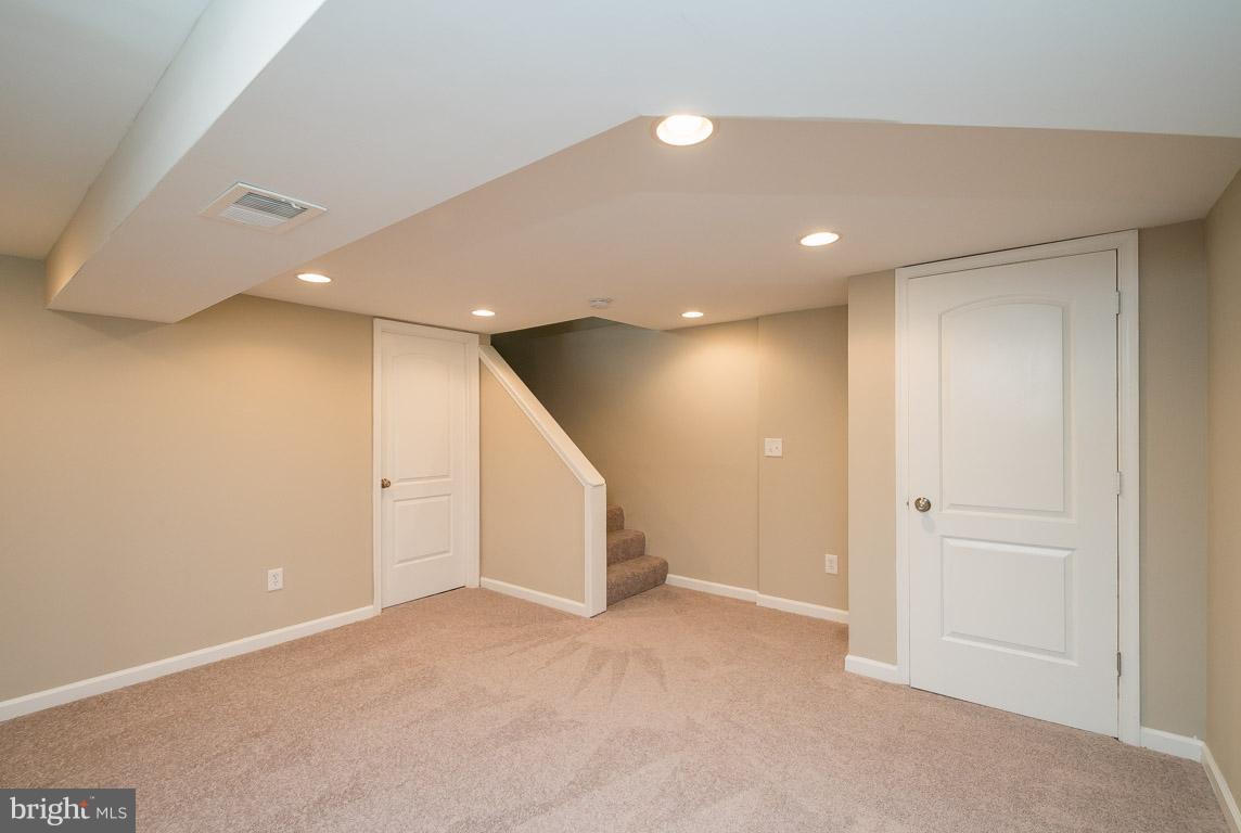 HAWTHORNE - Residential Lease