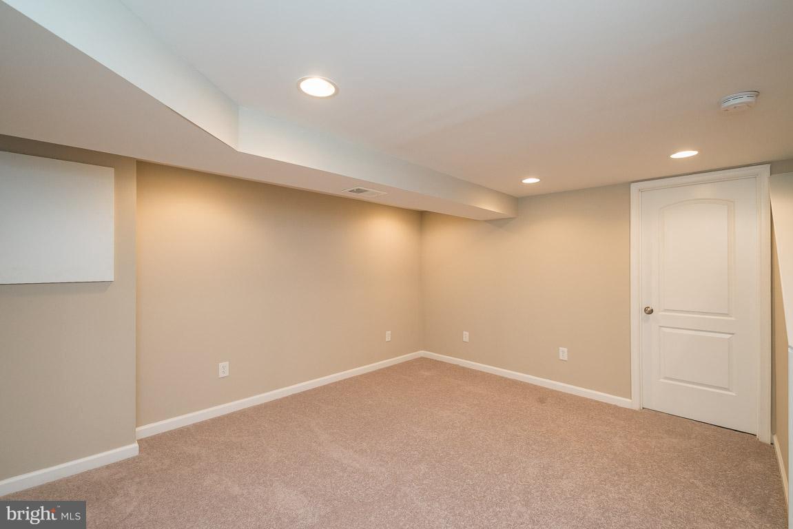 HAWTHORNE - Residential Lease