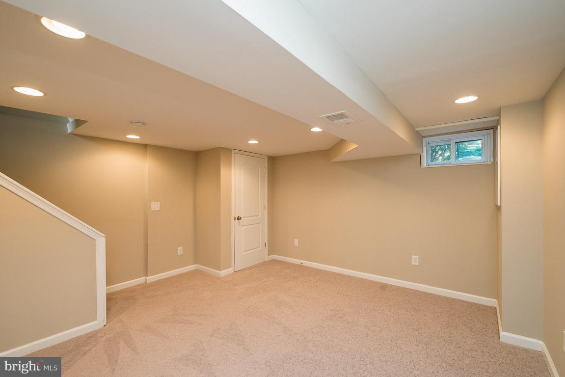 HAWTHORNE - Residential Lease