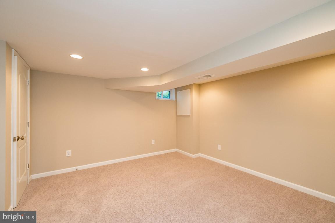 HAWTHORNE - Residential Lease