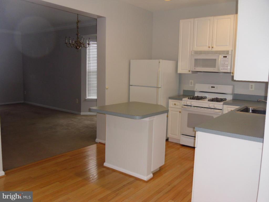 CARRIAGE PINES/LAKE VILL - Residential Lease