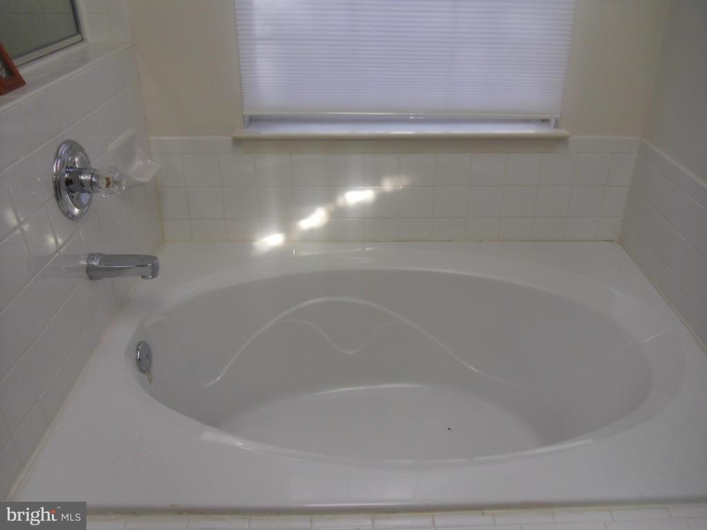 CARRIAGE PINES/LAKE VILL - Residential Lease