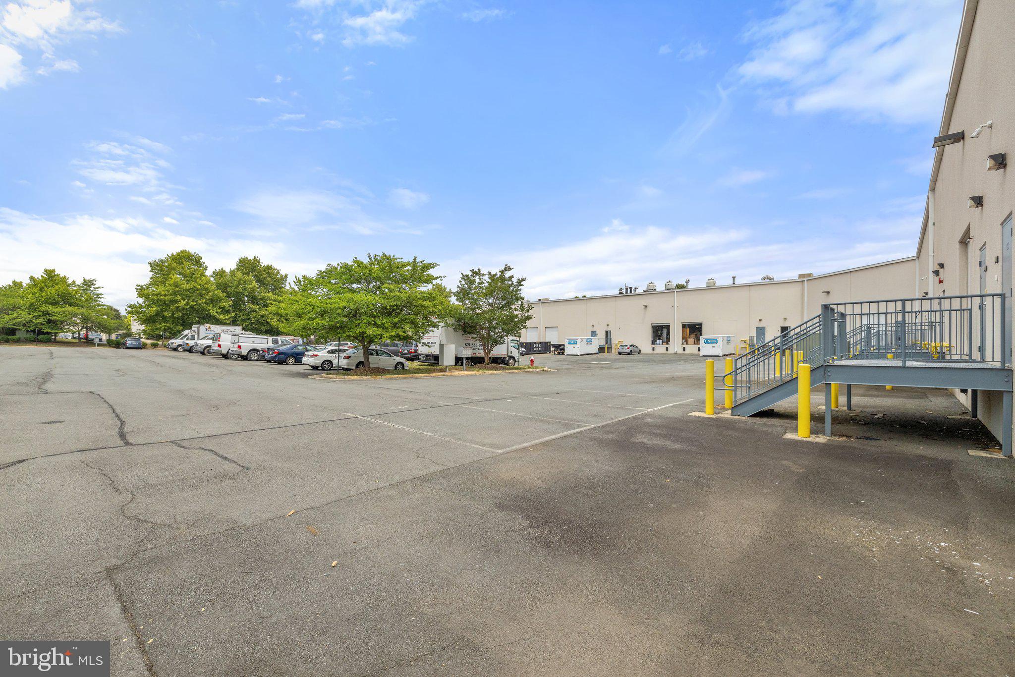 LOUDOUN PARKWAY COMMONS - Commercial Lease