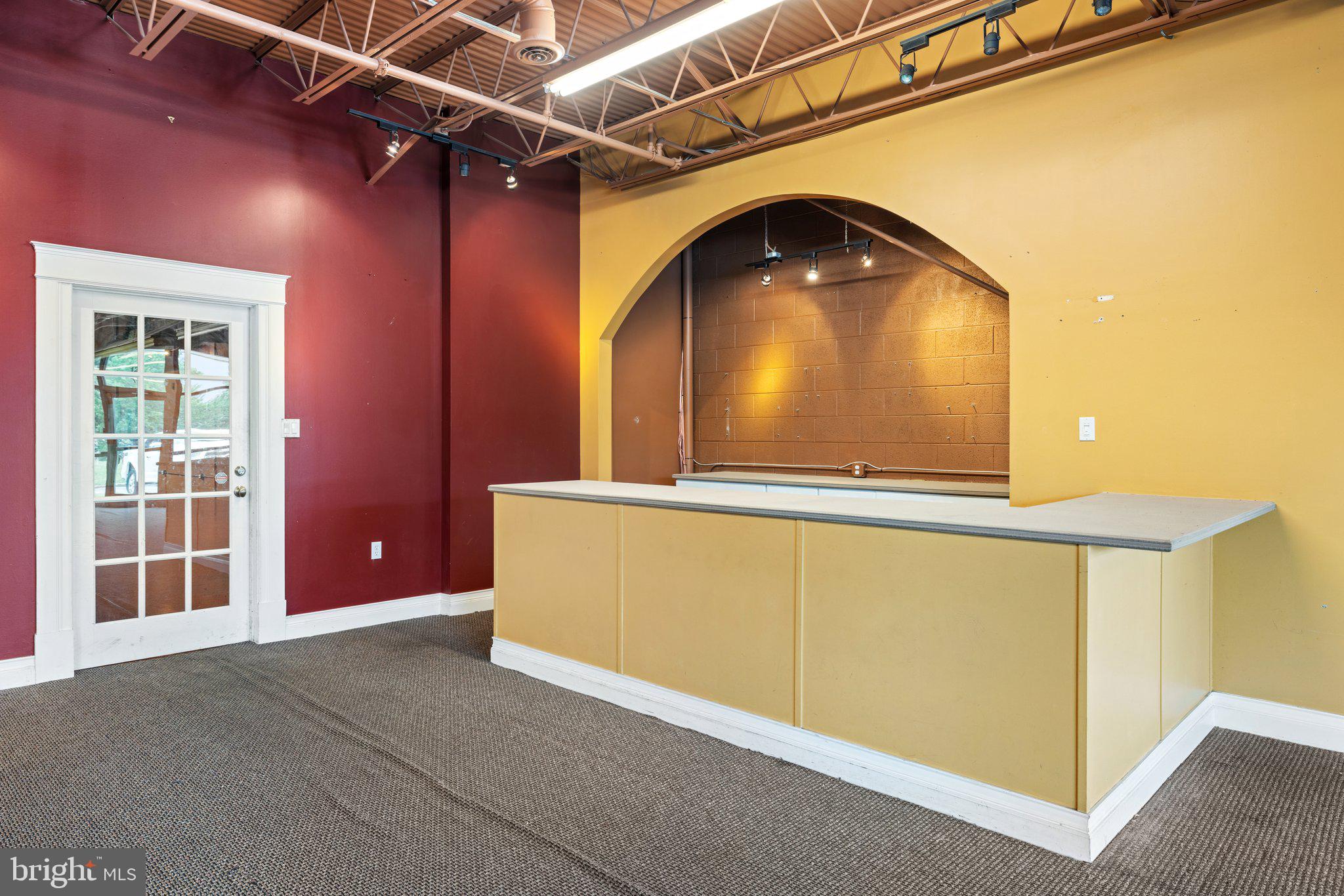 LOUDOUN PARKWAY COMMONS - Commercial Lease