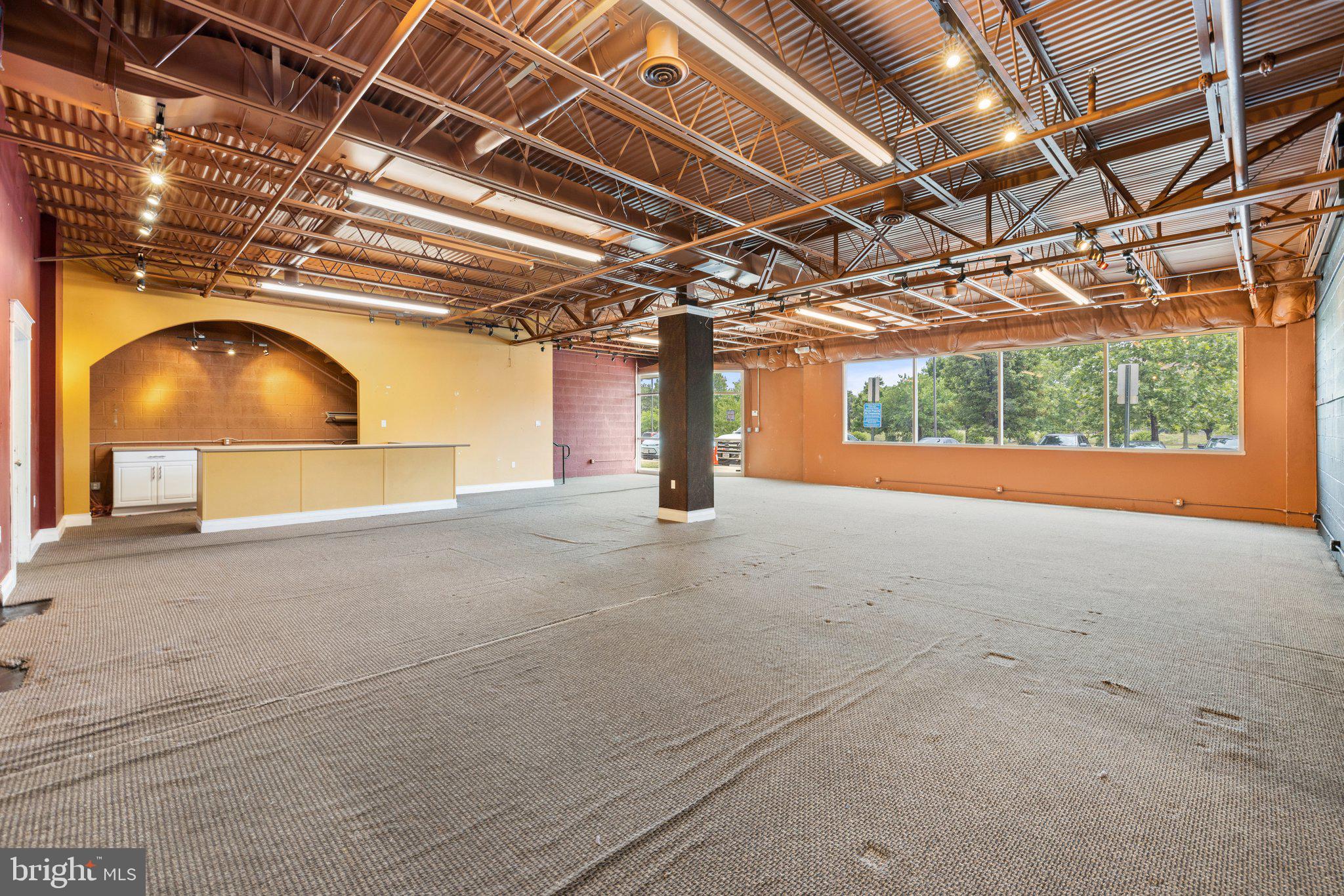 LOUDOUN PARKWAY COMMONS - Commercial Lease