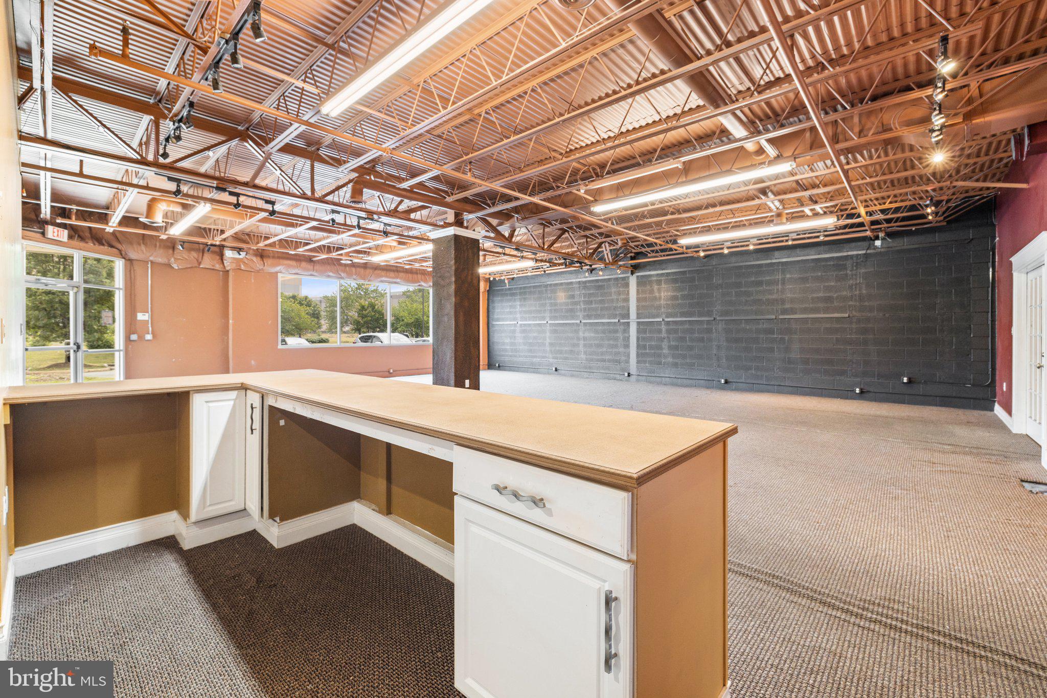 LOUDOUN PARKWAY COMMONS - Commercial Lease