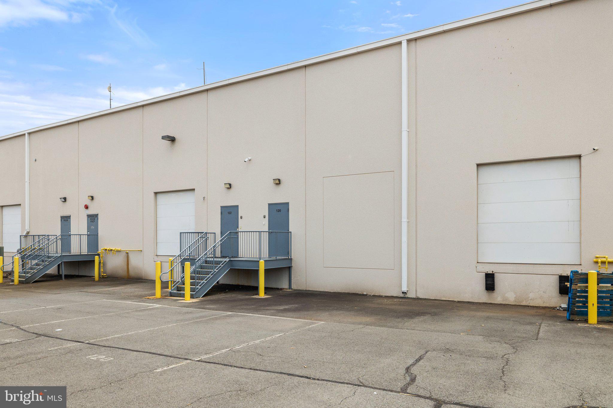 LOUDOUN PARKWAY COMMONS - Commercial Lease