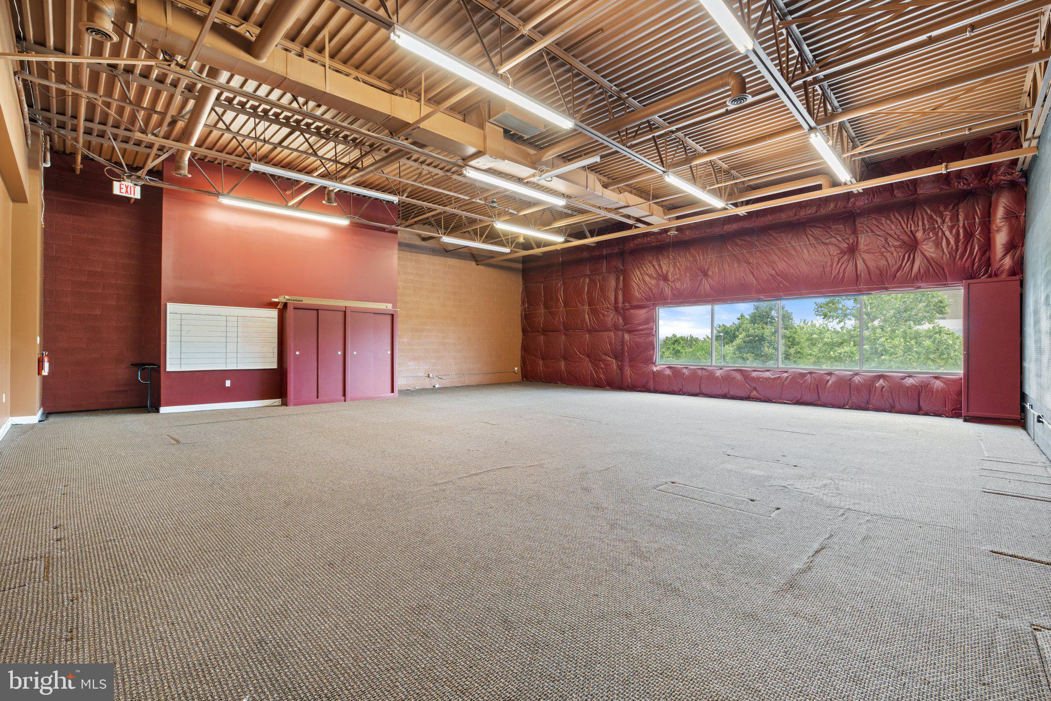 LOUDOUN PARKWAY COMMONS - Commercial Lease