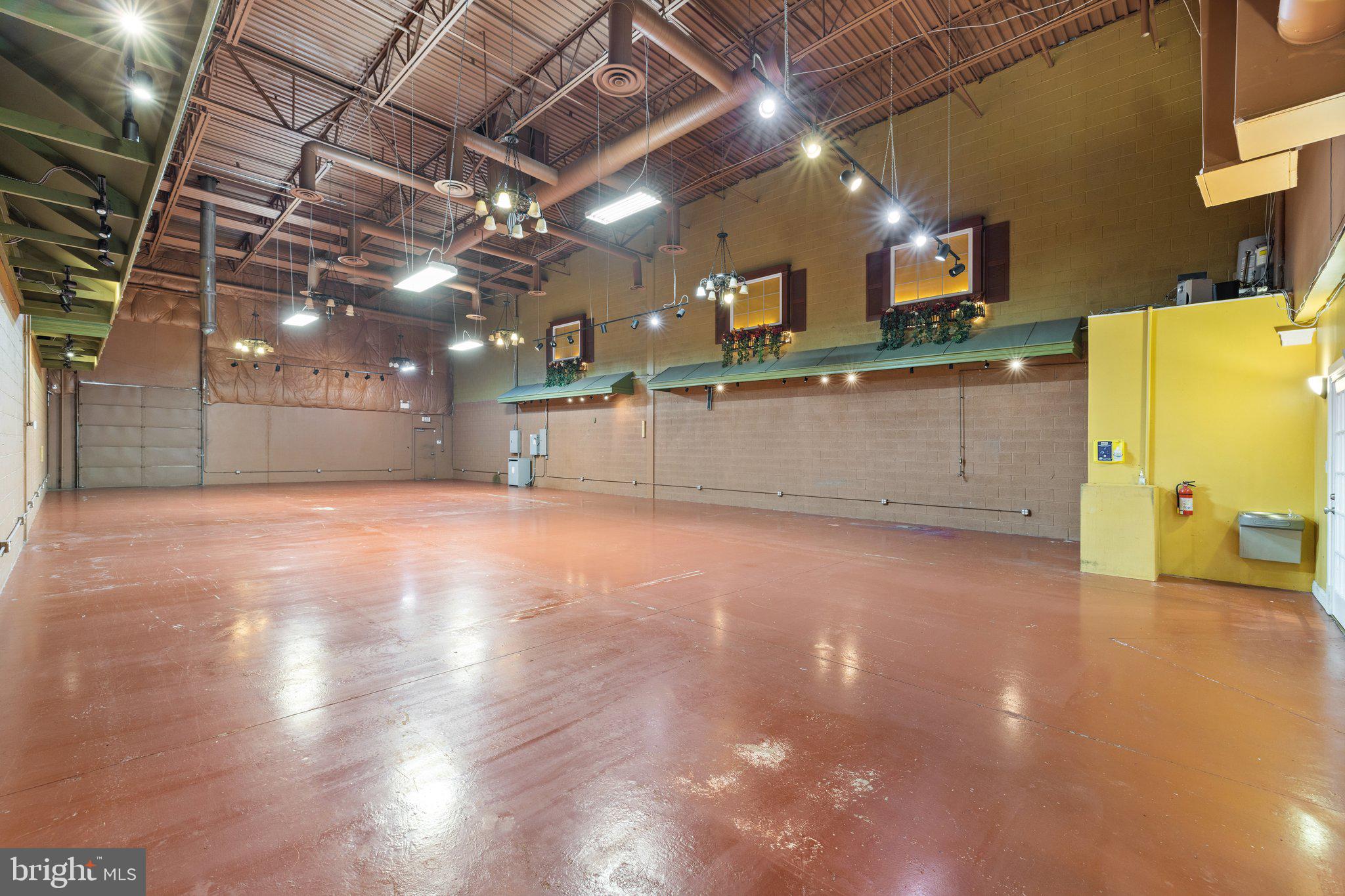 LOUDOUN PARKWAY COMMONS - Commercial Lease