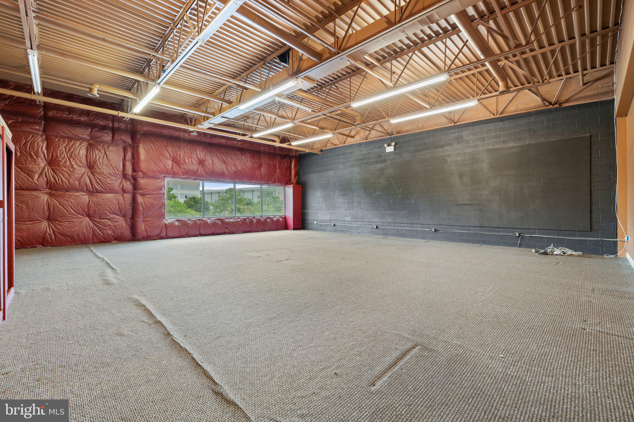 LOUDOUN PARKWAY COMMONS - Commercial Lease