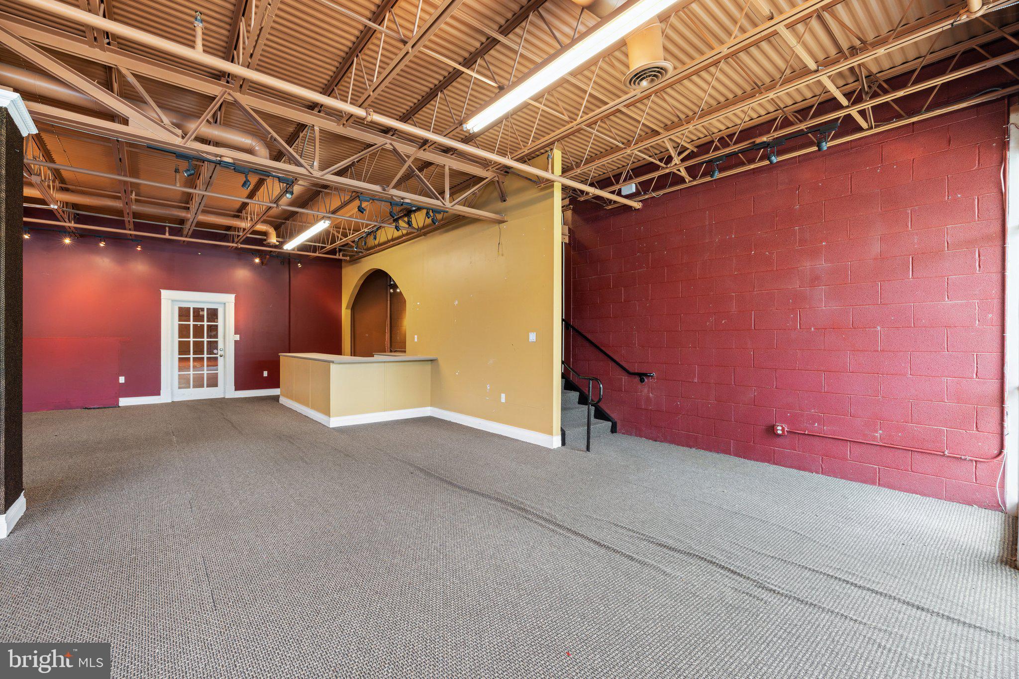 LOUDOUN PARKWAY COMMONS - Commercial Lease