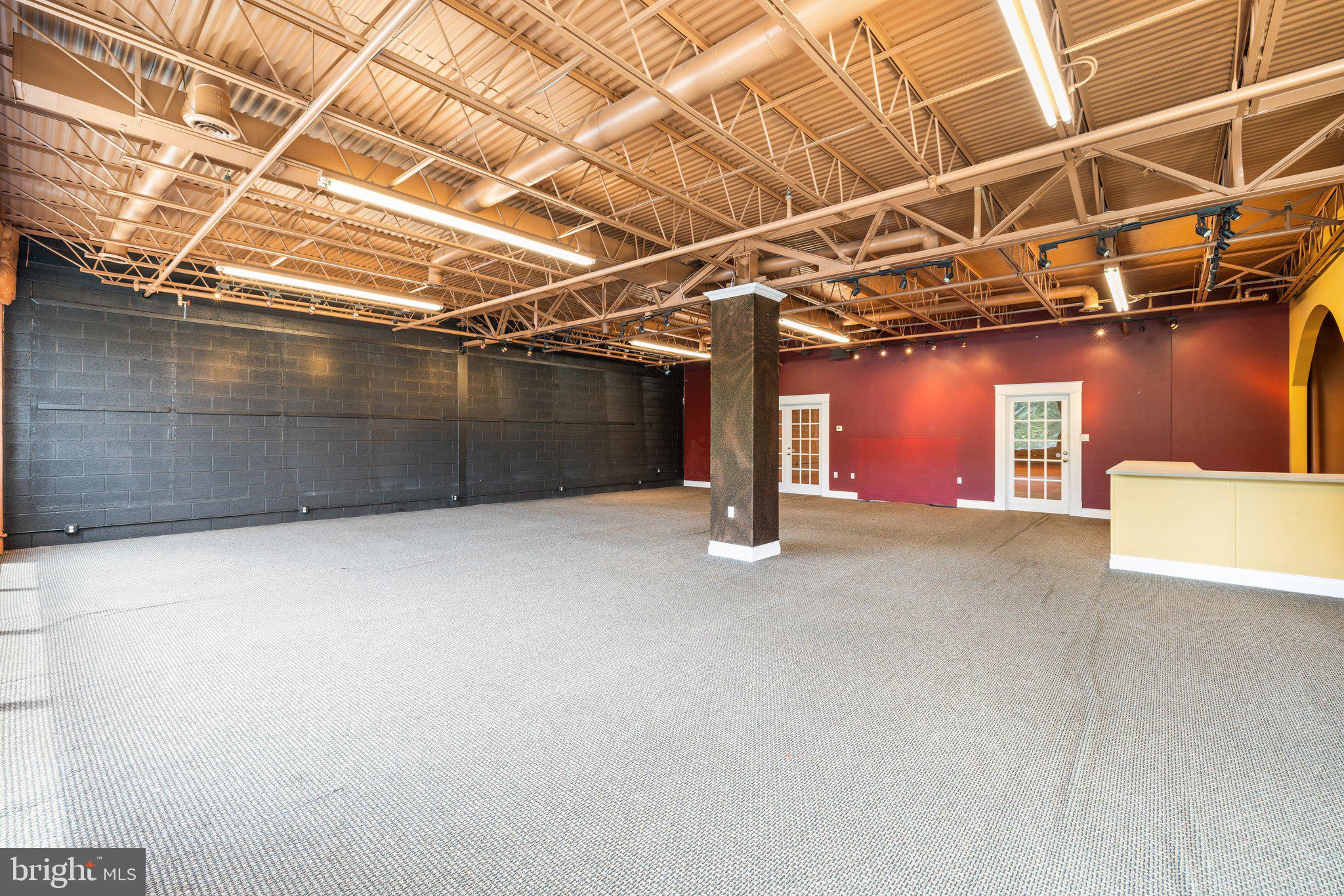 LOUDOUN PARKWAY COMMONS - Commercial Lease