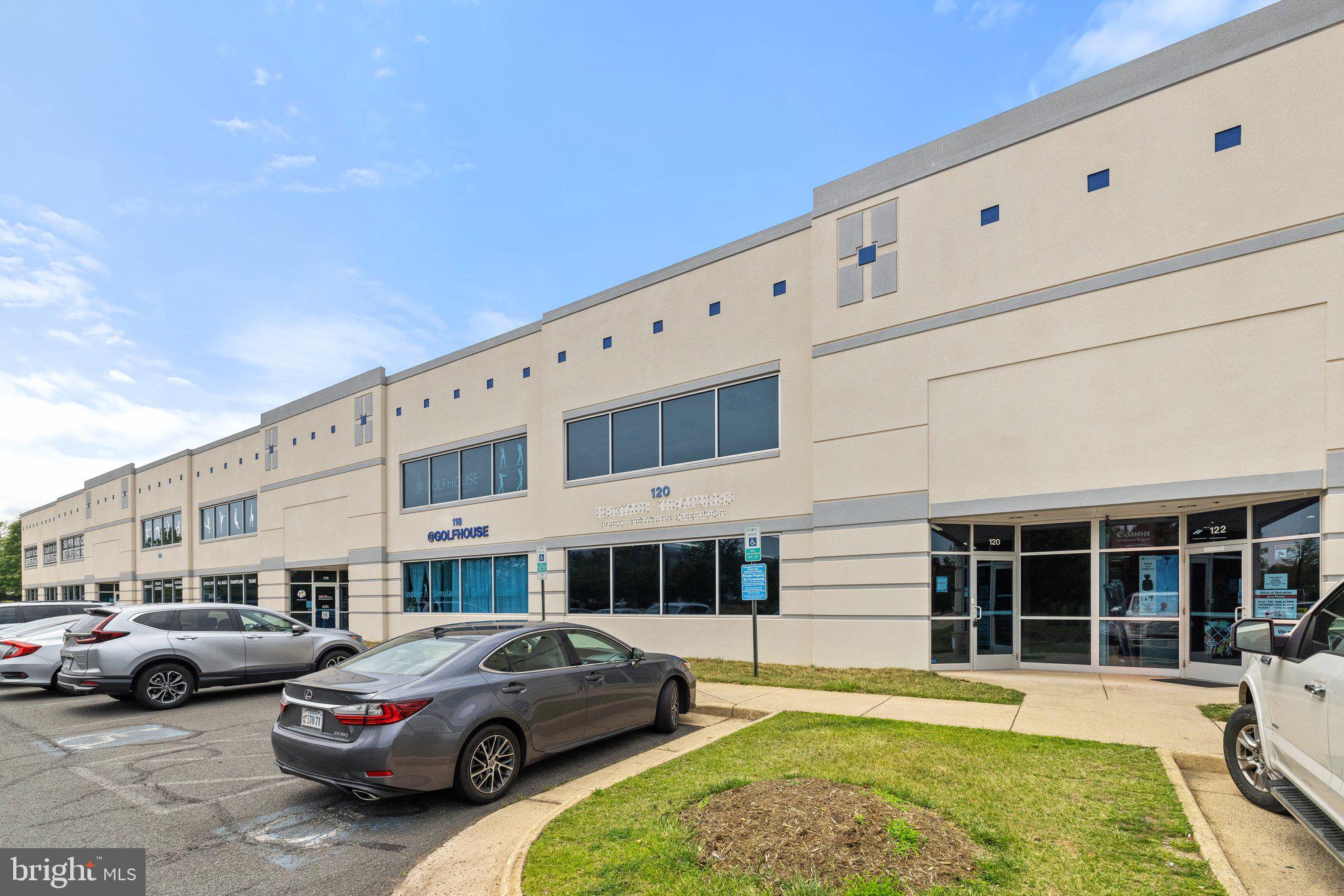 LOUDOUN PARKWAY COMMONS - Commercial Lease