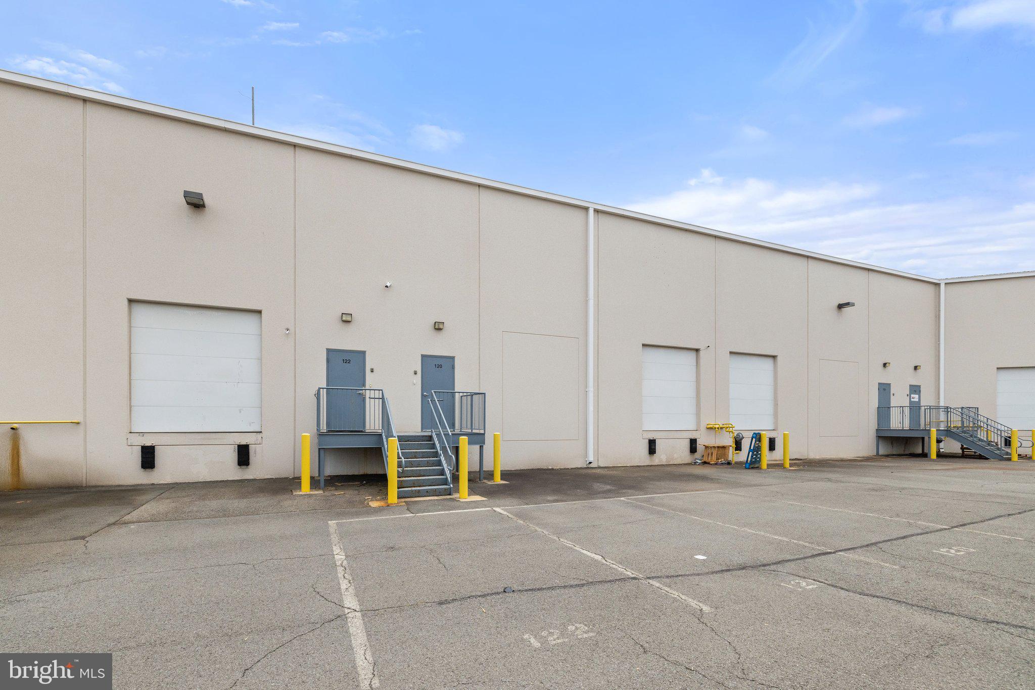 LOUDOUN PARKWAY COMMONS - Commercial Lease