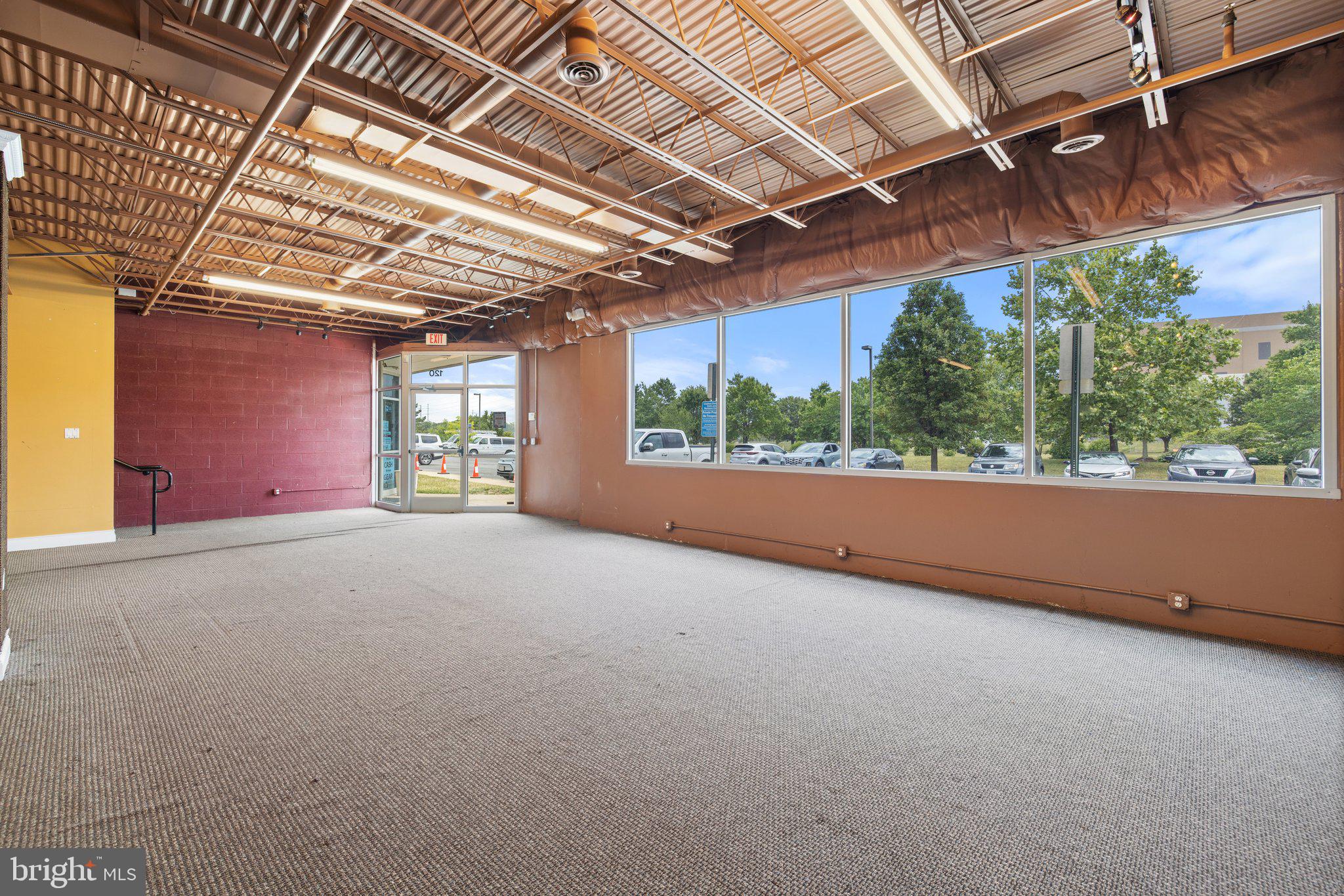 LOUDOUN PARKWAY COMMONS - Commercial Lease