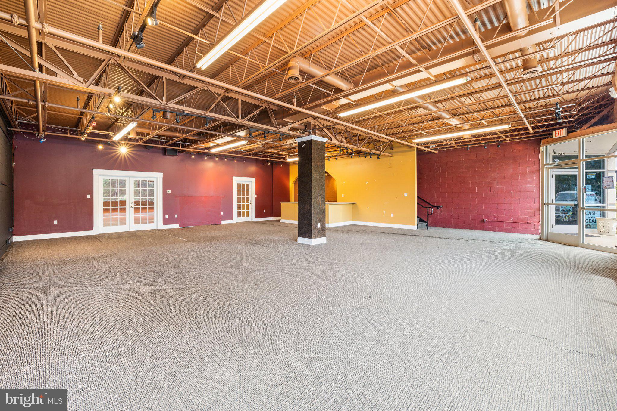 LOUDOUN PARKWAY COMMONS - Commercial Lease