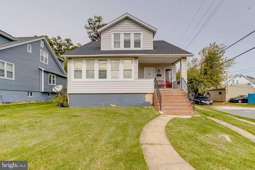 PERFECT TURN-KEY INVESTMENT OPPORTUNITY FOR THE SAVVY INVESTOR   MAKE YOUR APPT. TODAY TO SEE THIS WELL MAINTAINED DETACHED, 100% LEASED 3 UNIT PROPERTY WITH OFF STREET PARKING AND DETACHED GARAGE. RECENT MAJOR UPDATES INCLUDE ROOF (2021) AND NEW HVAC SYSTEMS (2021). 
*1ST FLOOR 2 BEDROOM 2 FULL BATH UNIT RENTS FOR -$1,220.00/MONTH
*1ST FLOOR REAR EFFICIENCY UNIT RENTS FOR -$925.00/MONTH
*2ND FLOOR 2 BEDROOM 1 BATH UNIT RENTS FOR -$1,410.00/MONTH
THIS PROPERTY IS PROFESSIONALLY MANGAED WITH ALL LICENSES & LEAD CERTS UP TO DATE.
48 HOURS NOTICE FOR ALL SHOWING!