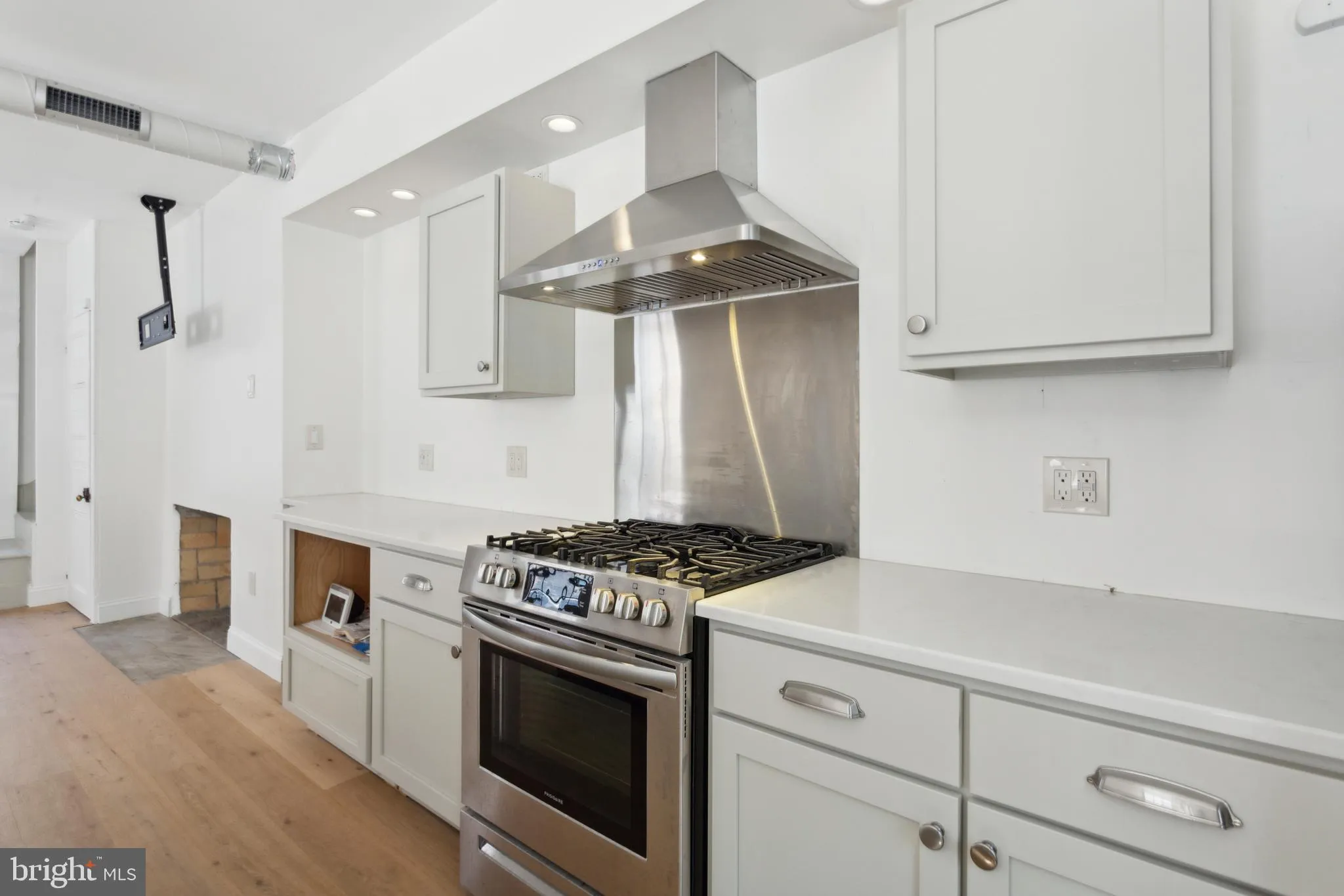 Philadelphia, Pennsylvania 19123, United States, 2 Bedrooms Bedrooms, ,2 BathroomsBathrooms,Residential,Pending,112146