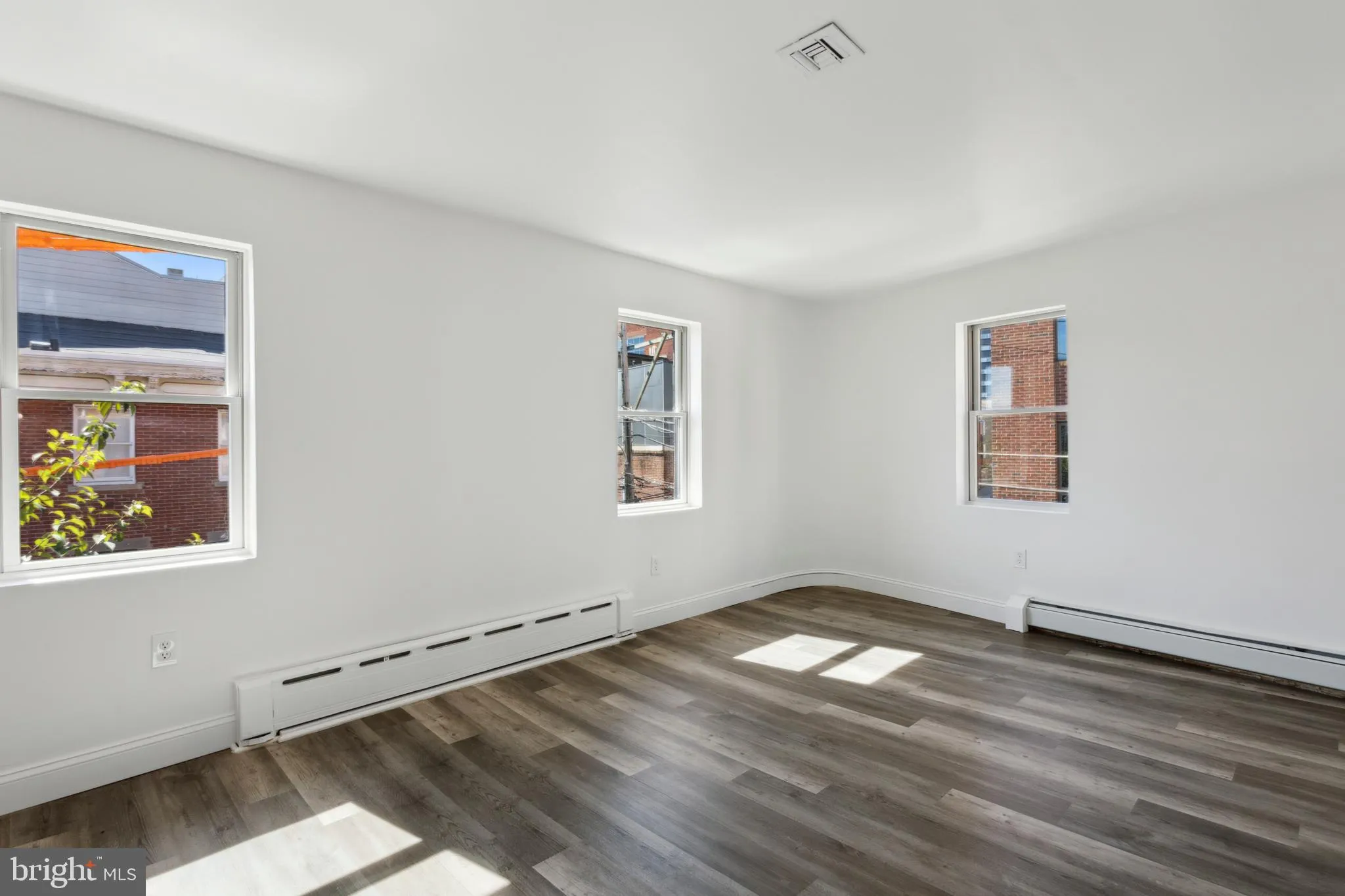 Philadelphia, Pennsylvania 19123, United States, 2 Bedrooms Bedrooms, ,2 BathroomsBathrooms,Residential,Pending,112146