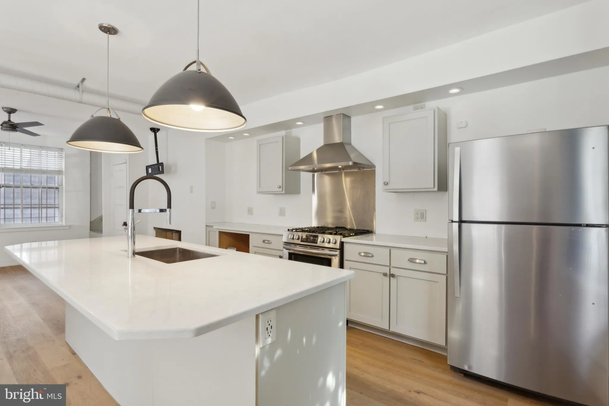 Philadelphia, Pennsylvania 19123, United States, 2 Bedrooms Bedrooms, ,2 BathroomsBathrooms,Residential,Pending,112146