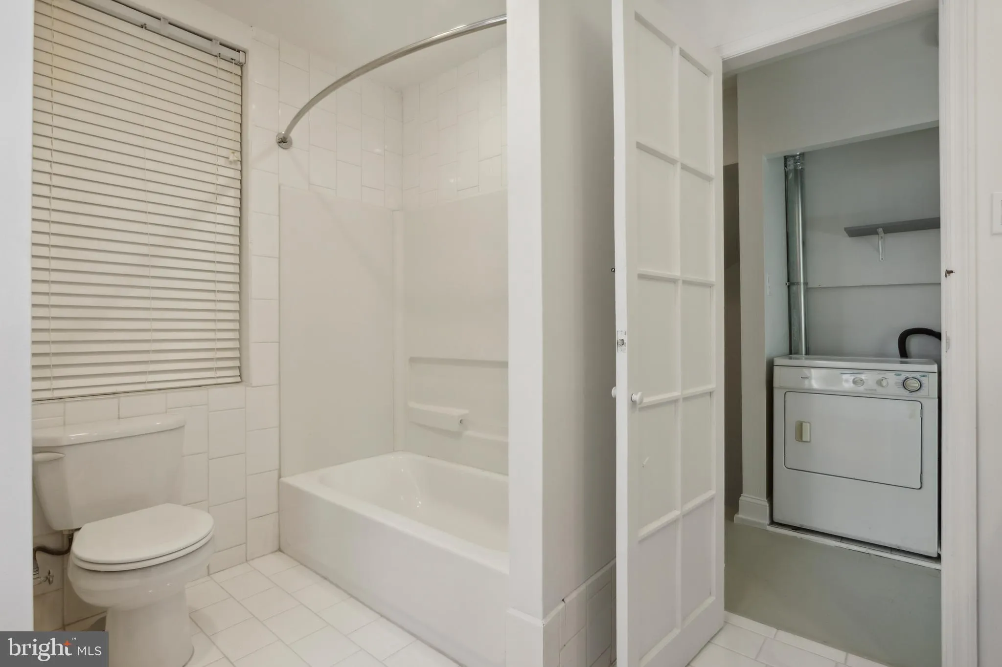 Philadelphia, Pennsylvania 19123, United States, 2 Bedrooms Bedrooms, ,2 BathroomsBathrooms,Residential,Pending,112146