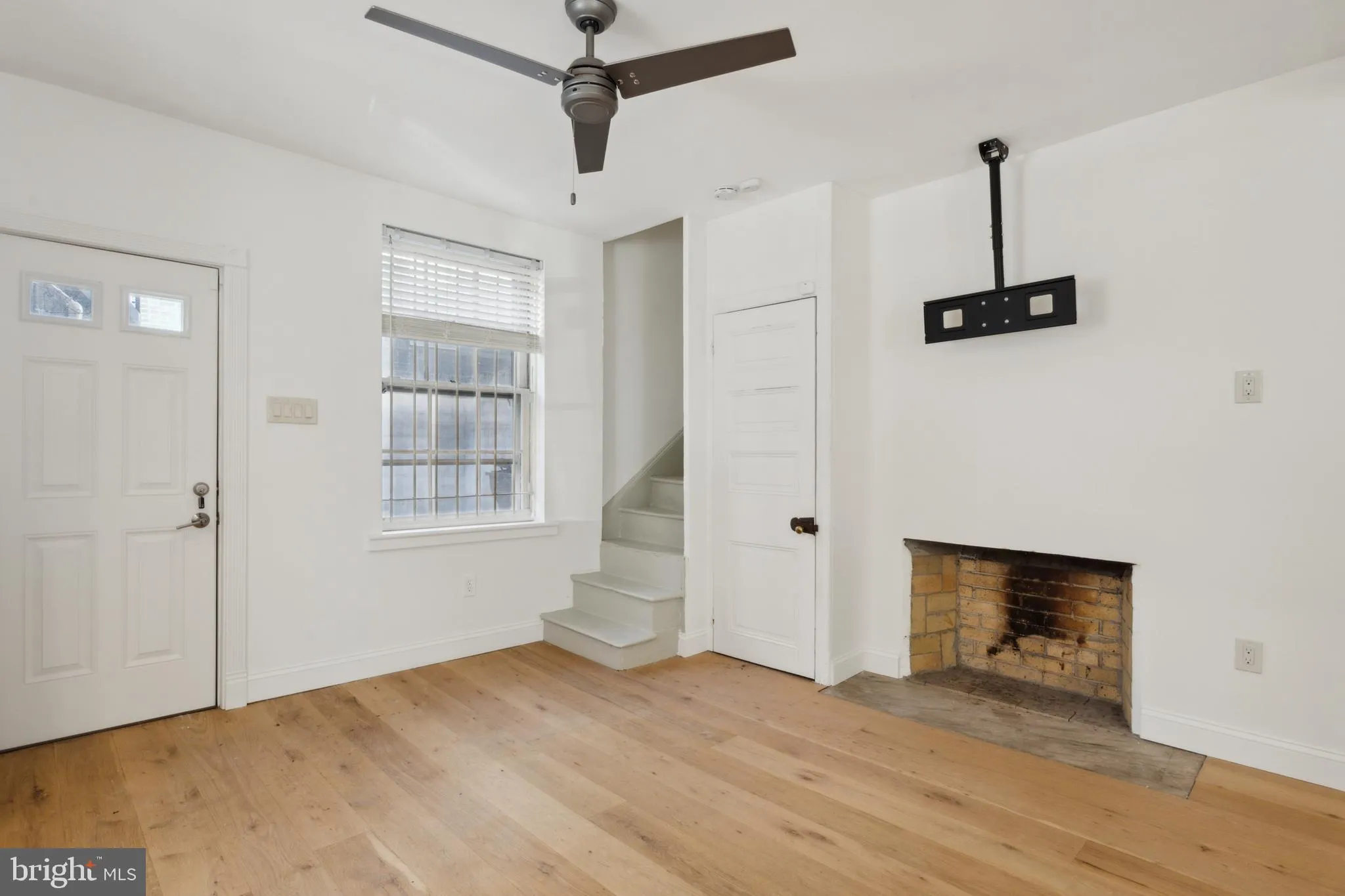 Philadelphia, Pennsylvania 19123, United States, 2 Bedrooms Bedrooms, ,2 BathroomsBathrooms,Residential,Pending,112146