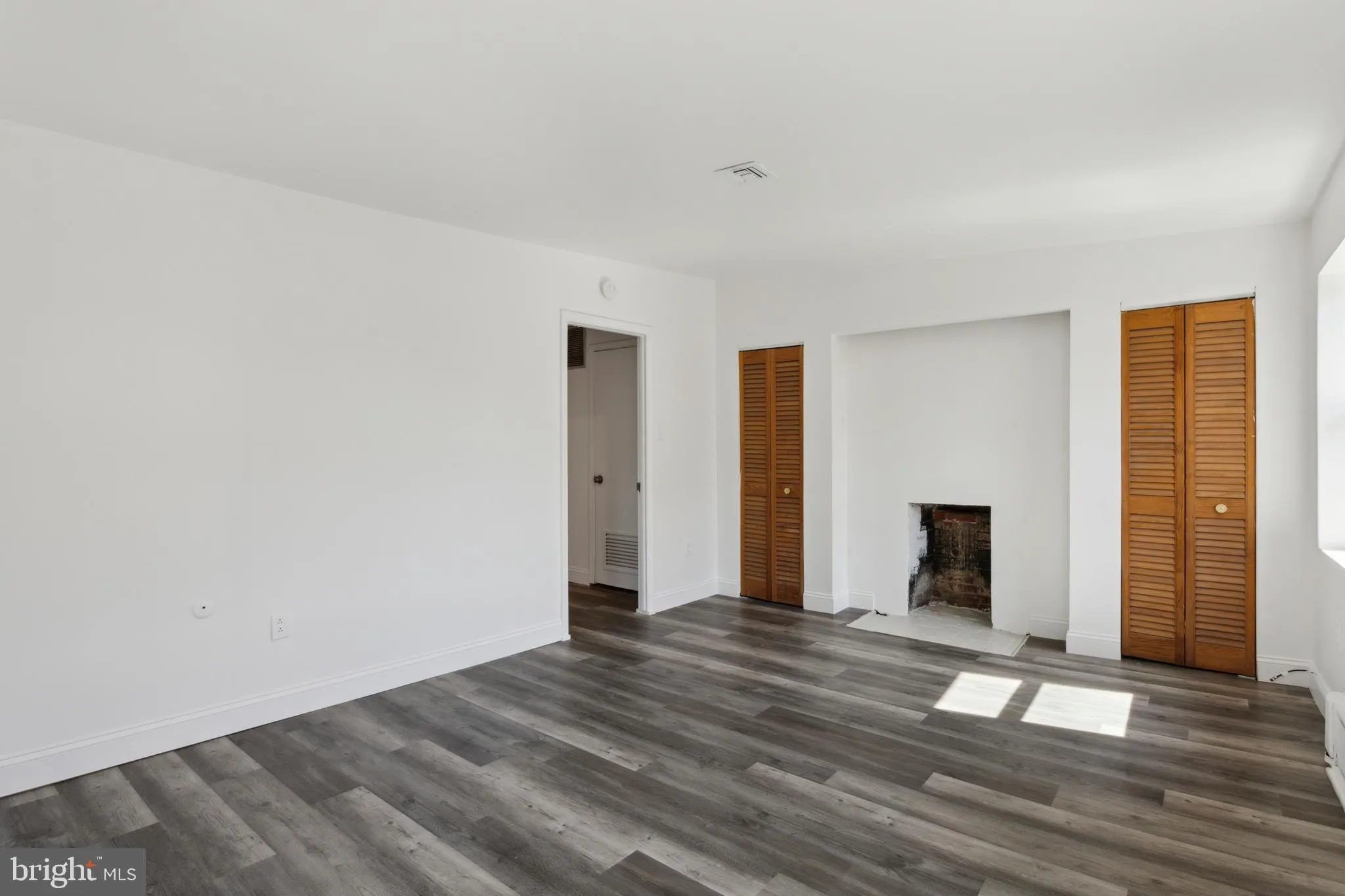 Philadelphia, Pennsylvania 19123, United States, 2 Bedrooms Bedrooms, ,2 BathroomsBathrooms,Residential,Pending,112146