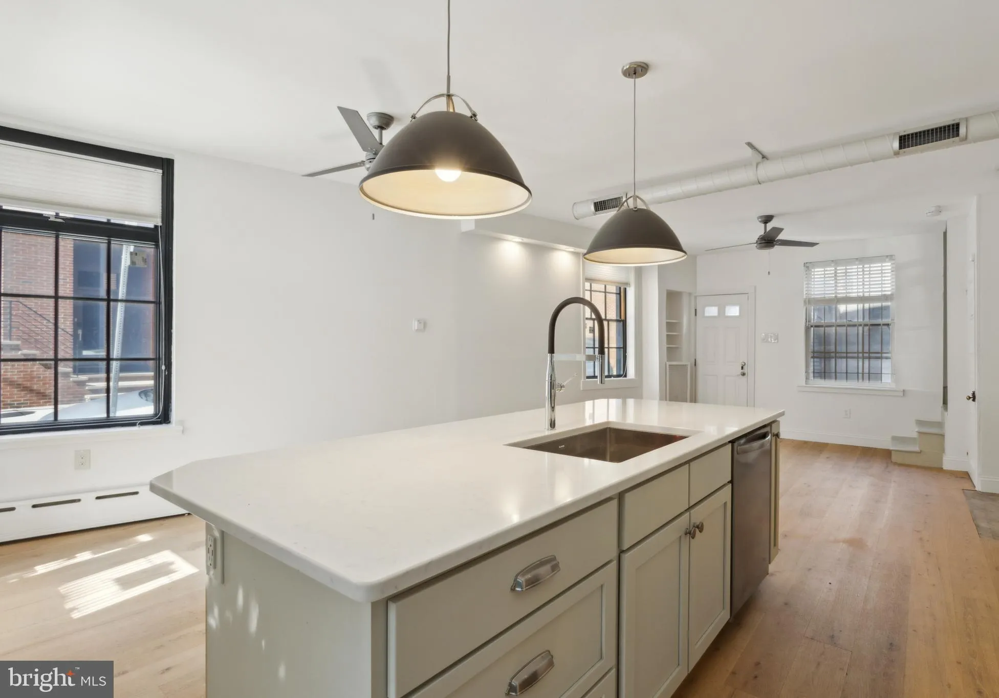 Philadelphia, Pennsylvania 19123, United States, 2 Bedrooms Bedrooms, ,2 BathroomsBathrooms,Residential,Pending,112146