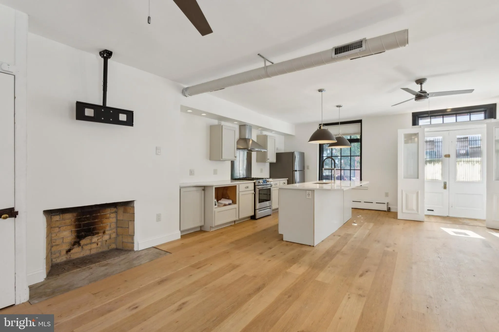 Philadelphia, Pennsylvania 19123, United States, 2 Bedrooms Bedrooms, ,2 BathroomsBathrooms,Residential,Pending,112146
