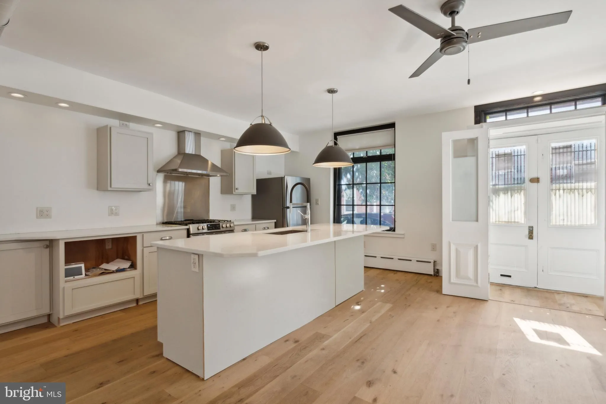 Philadelphia, Pennsylvania 19123, United States, 2 Bedrooms Bedrooms, ,2 BathroomsBathrooms,Residential,Pending,112146