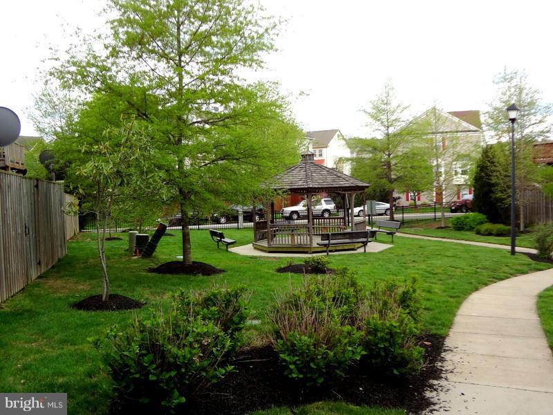 LAUREL RIDGE CROSSING - Residential