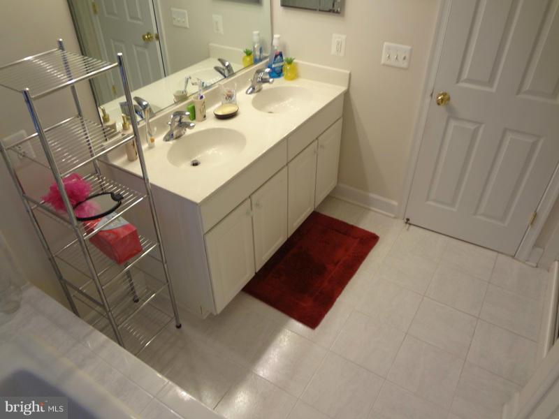 LAUREL RIDGE CROSSING - Residential