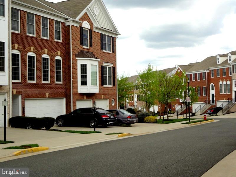 LAUREL RIDGE CROSSING - Residential