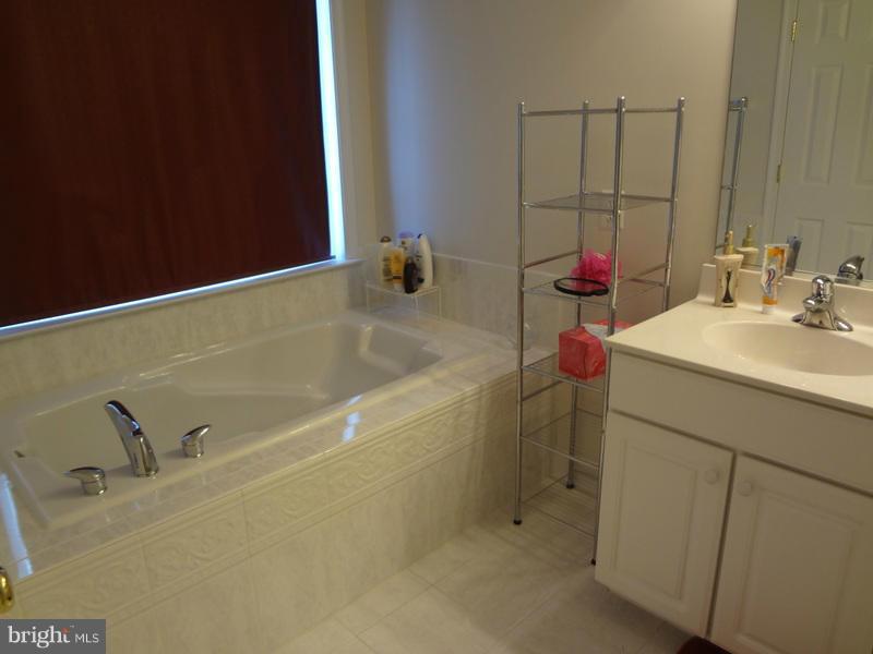 LAUREL RIDGE CROSSING - Residential