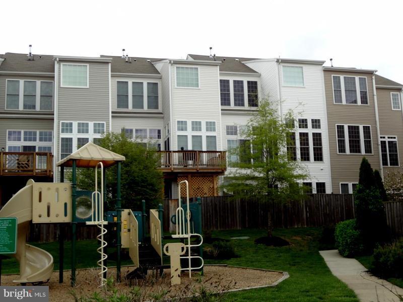LAUREL RIDGE CROSSING - Residential
