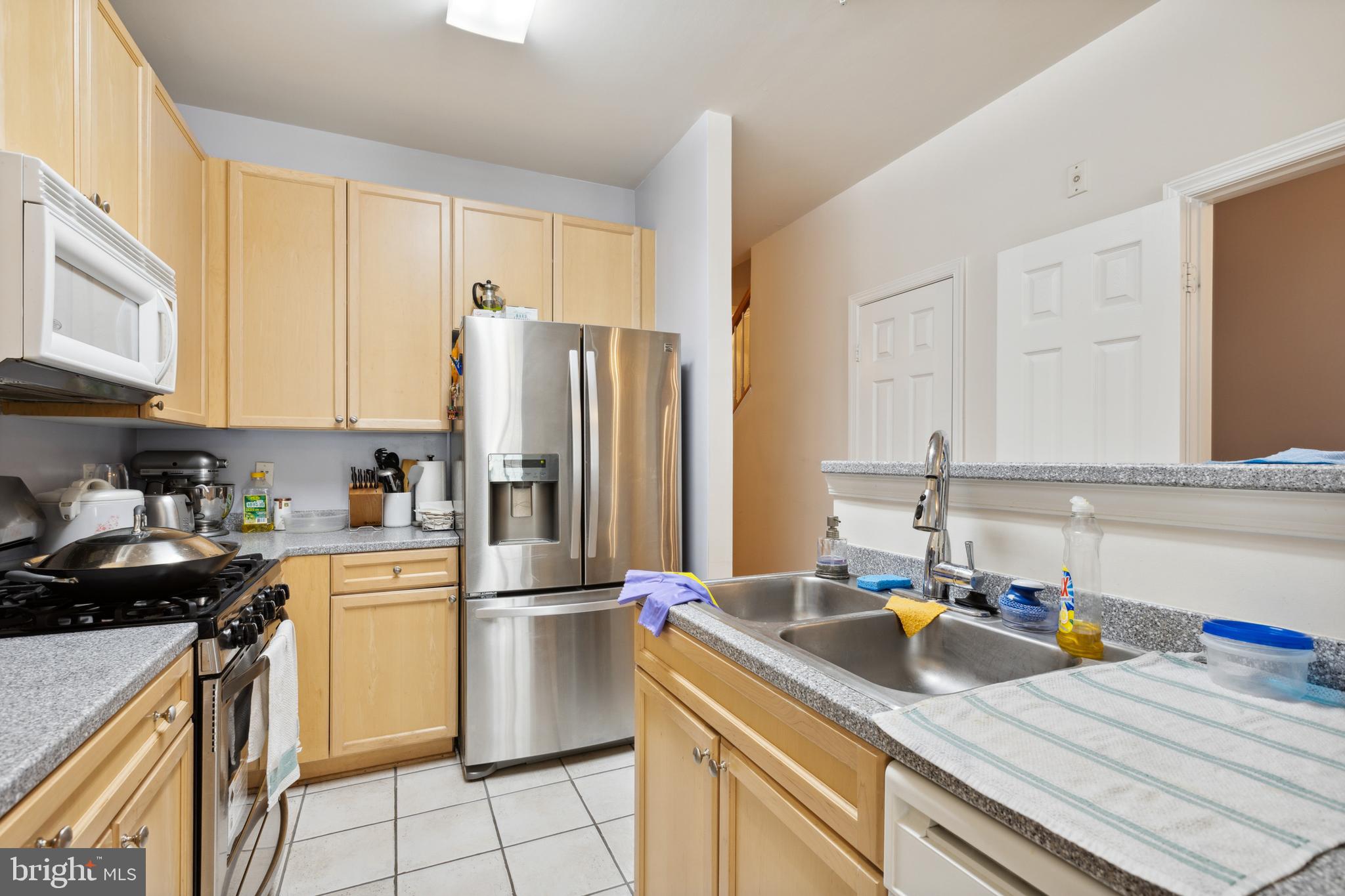 WESTBRIAR PLAZA - Residential Lease