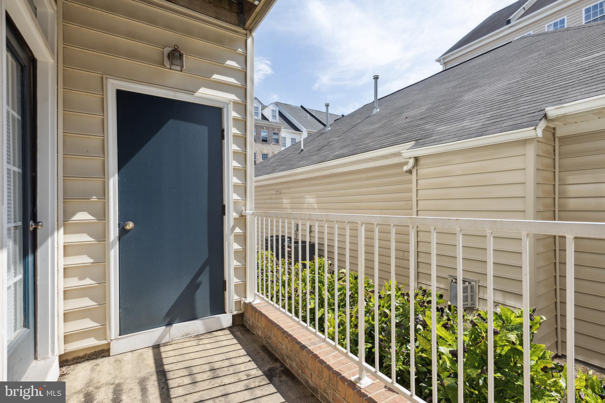 WESTBRIAR PLAZA - Residential Lease